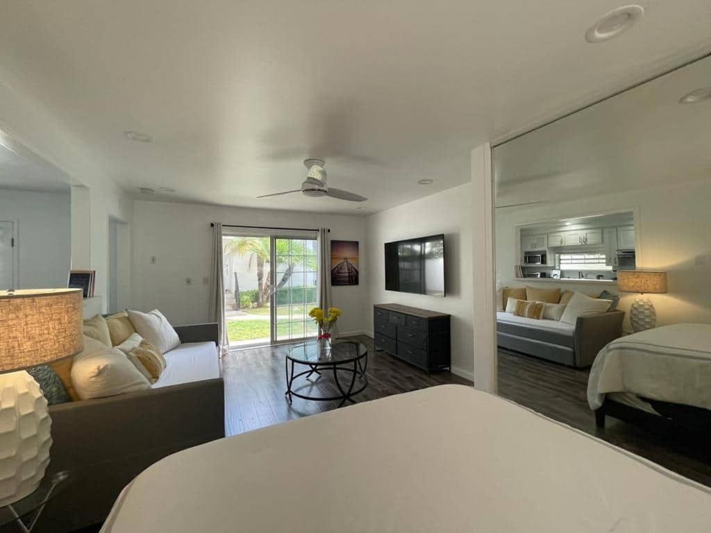 Charming Bright Traditional Home In Sherman Oaks Λος Άντζελες Εξωτερικό φωτογραφία
